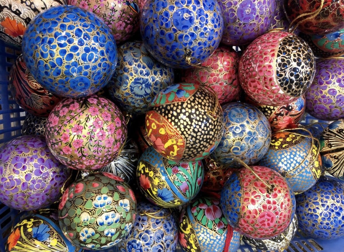 boules de Noel en papier mache